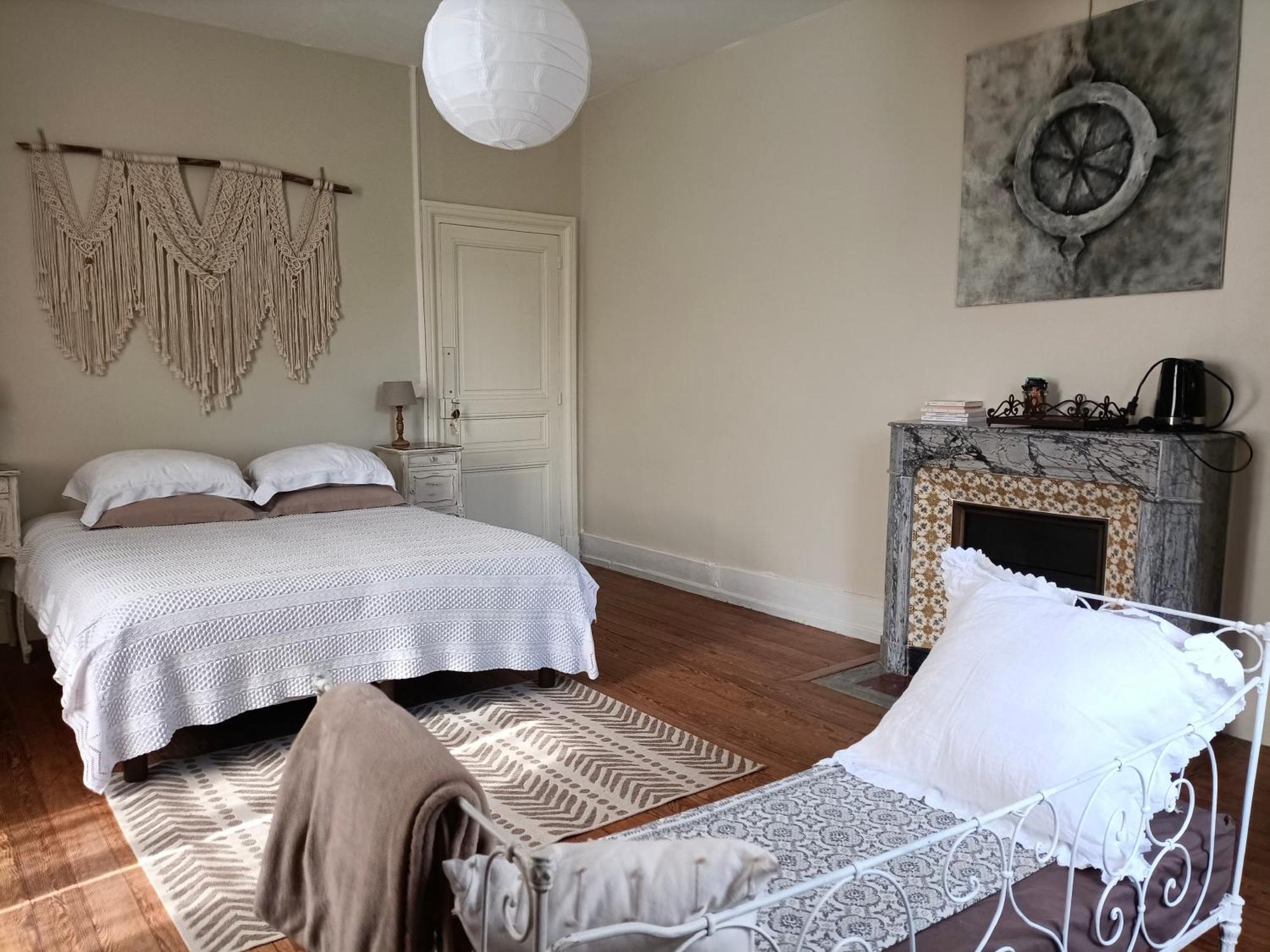 Chateau D'Arfeuilles Chambres Et Tables D'Hotes 外观 照片